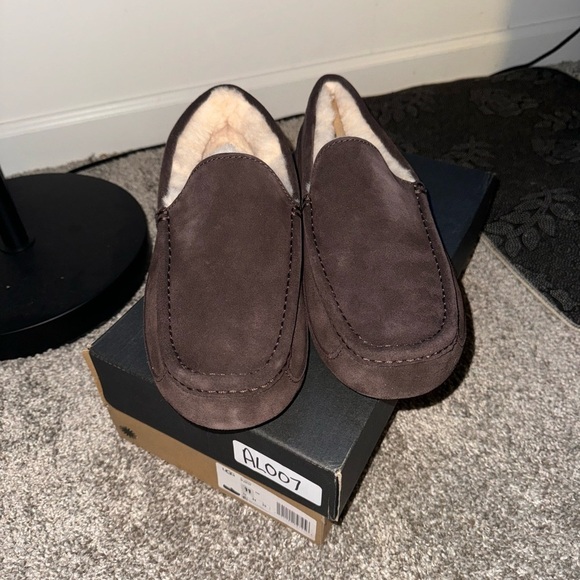 Ugg Slippers - Picture 3 of 4